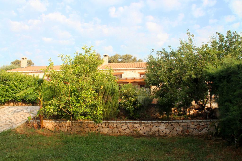 Dioni Villa Sivota  Bilik gambar
